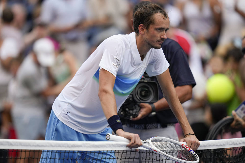 美国网球队强势西班牙网球队，梅德韦杰夫绝境逆转的简单介绍