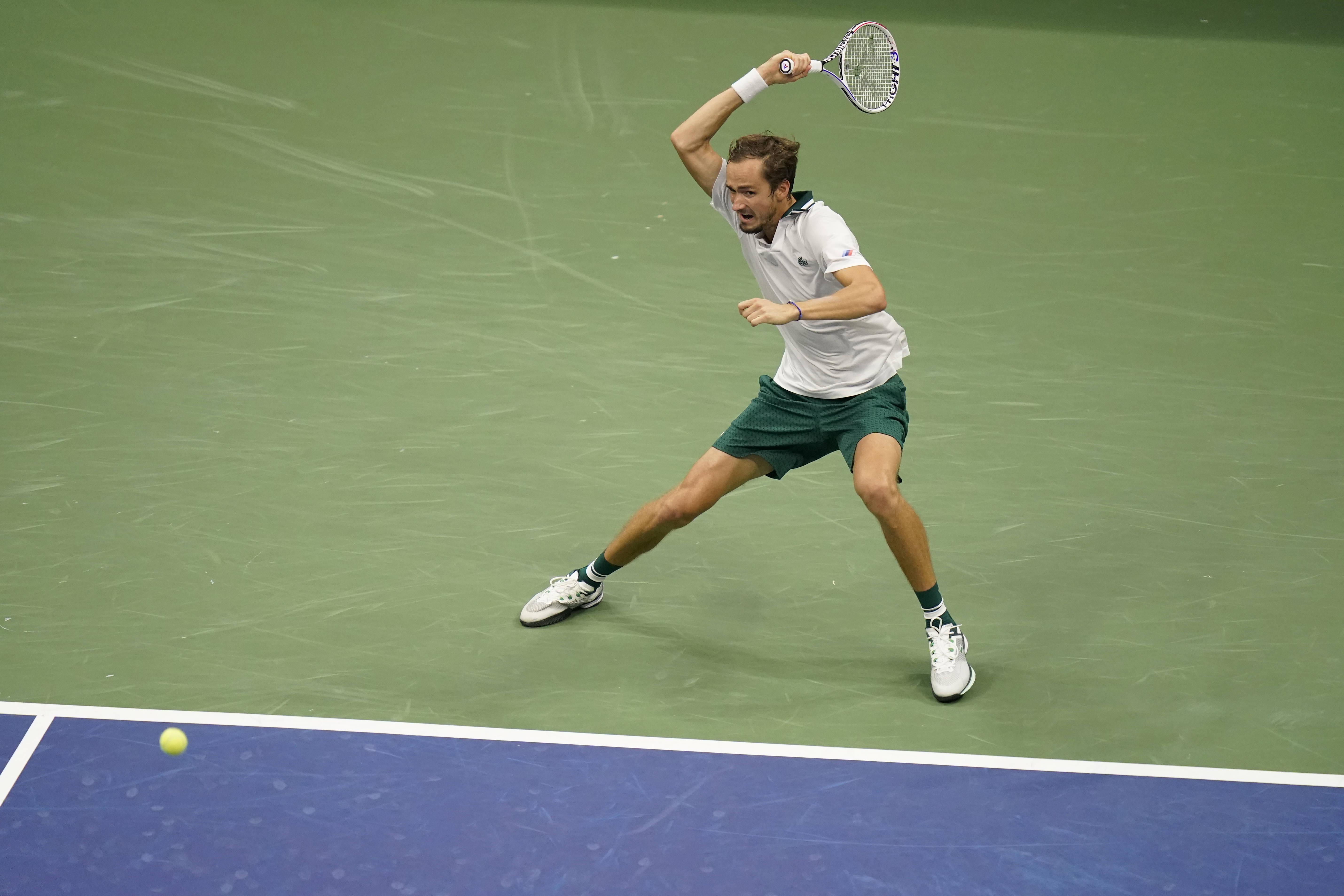 美国网球队强势西班牙网球队，梅德韦杰夫绝境逆转的简单介绍