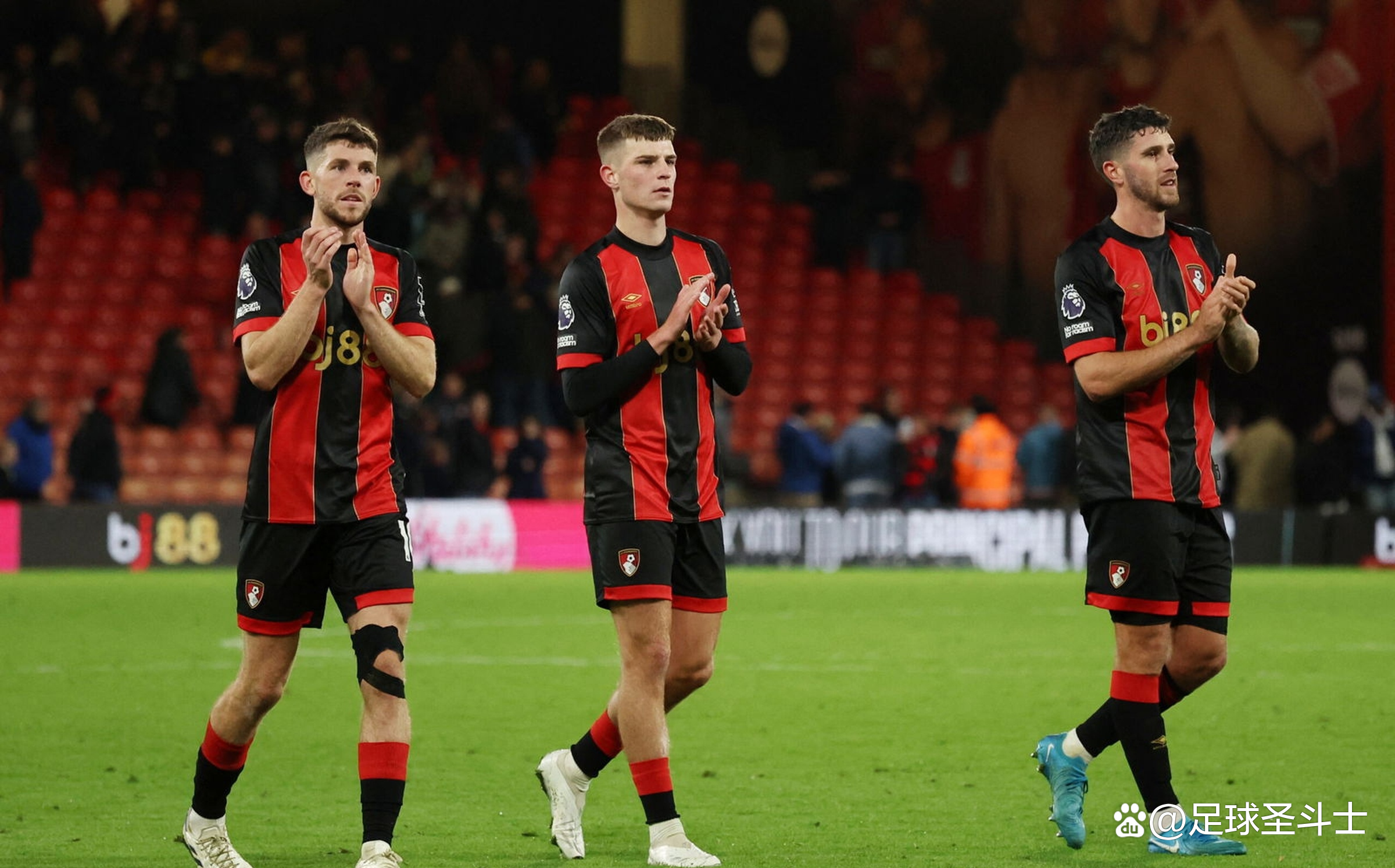 关于伯恩茅斯前锋莱特回归训练,状态良好的信息 关于伯恩茅斯前锋莱特回归训练,状态良好的信息