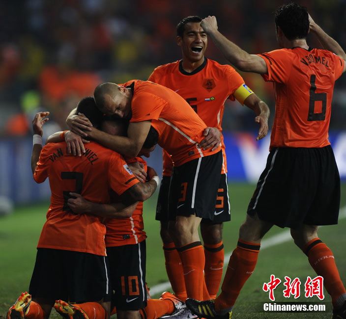 关于荷兰队惊险逃过一劫落后情况下逆转成功的信息