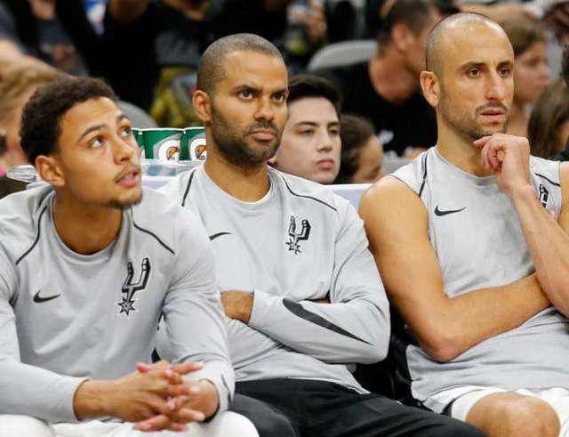 马刺教练团队展示准备赛季成长计划的简单介绍