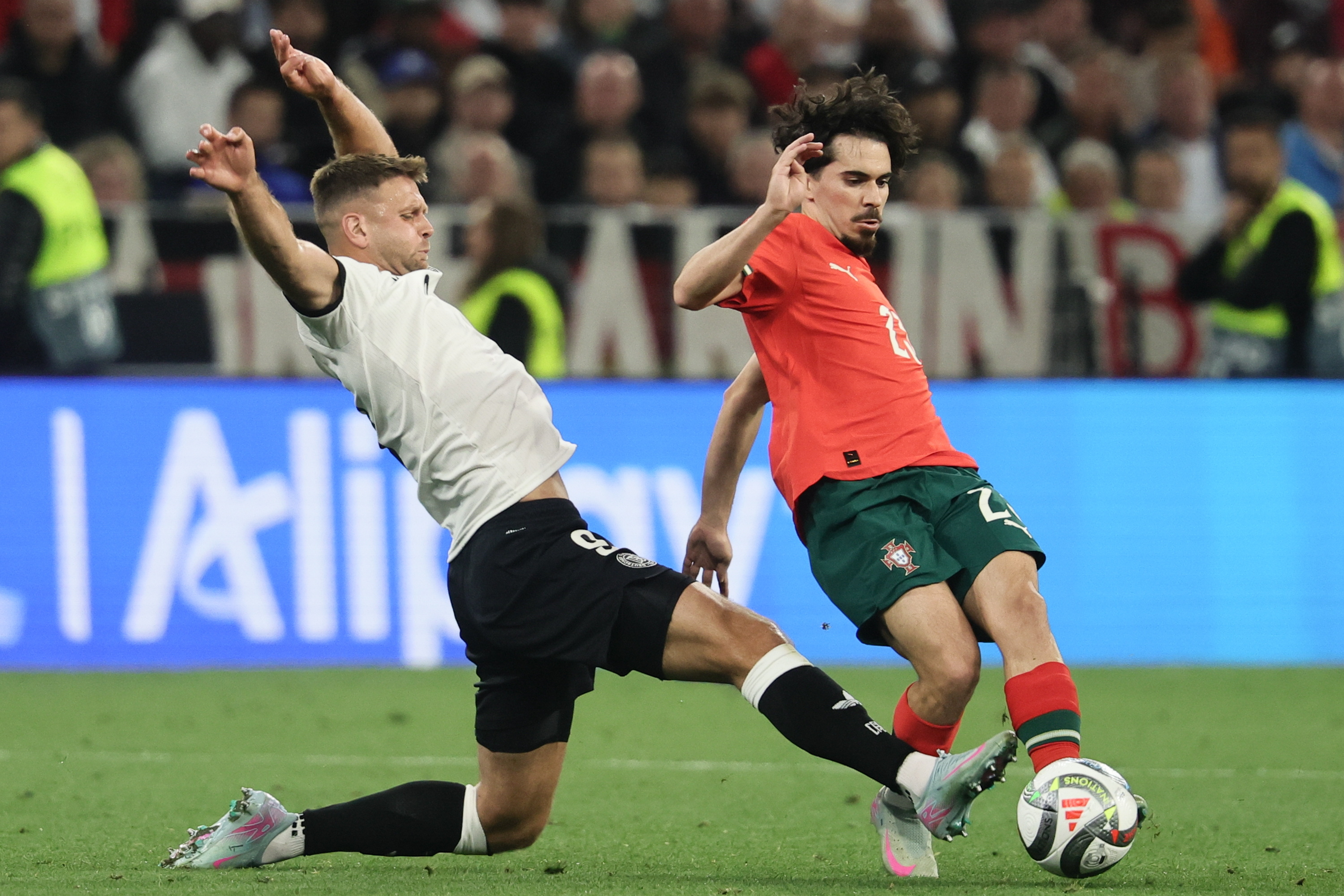 克罗地亚不敌葡萄牙，欧预赛晋级悬念