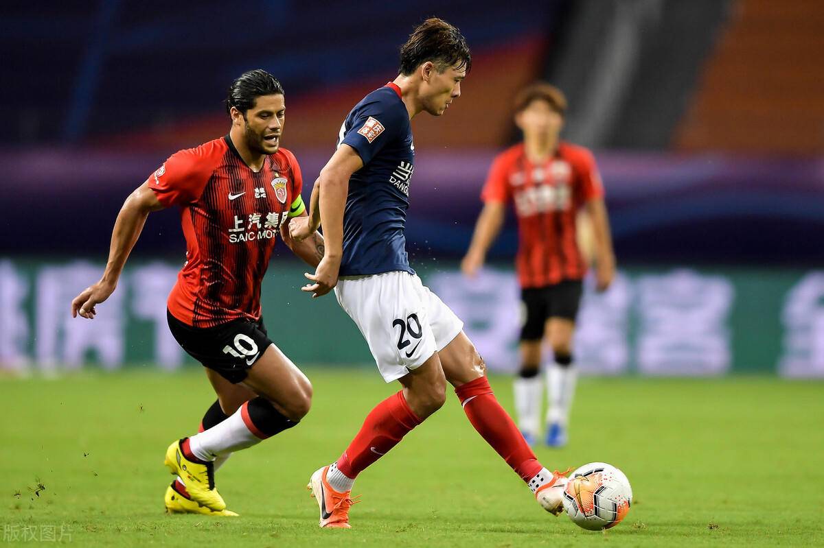 重庆队胜四川队，强势占据领先的简单介绍