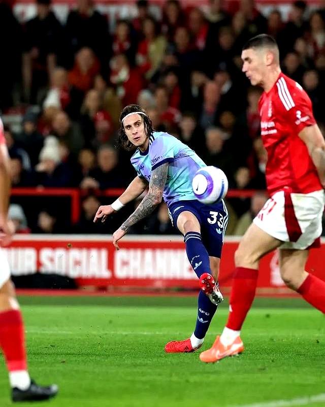 阿森纳后卫意外受伤,球队防线岌岌可危的简单介绍 阿森纳后卫意外受伤,球队防线岌岌可危的简单介绍