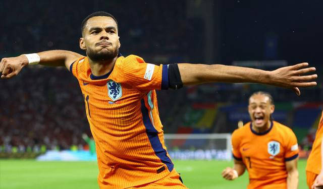 荷兰队再次战胜对手夺得胜利