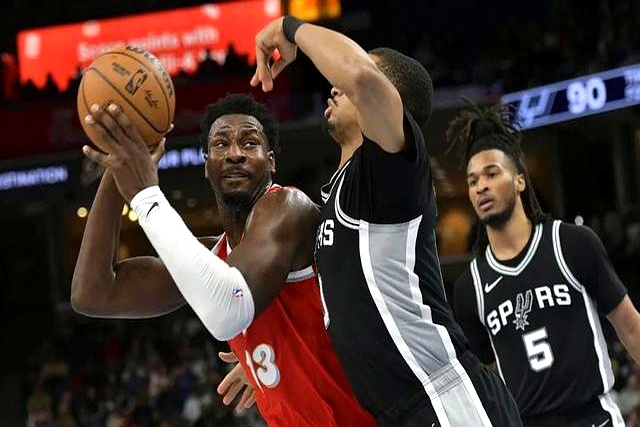 北京队逆转灰熊，福克斯扛起全队