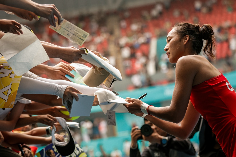包含法国网球队险胜德国网球队，克耶高斯三分雨点燃全场的词条