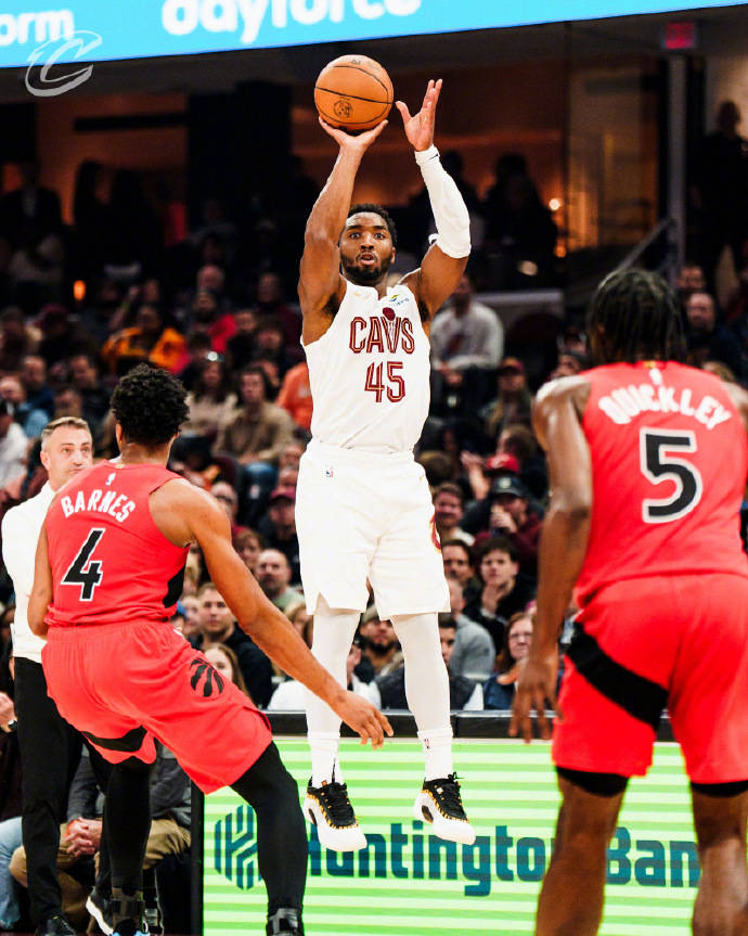 包含尼日利亚男篮血洗快船，萨姆·米切尔送出助攻的词条