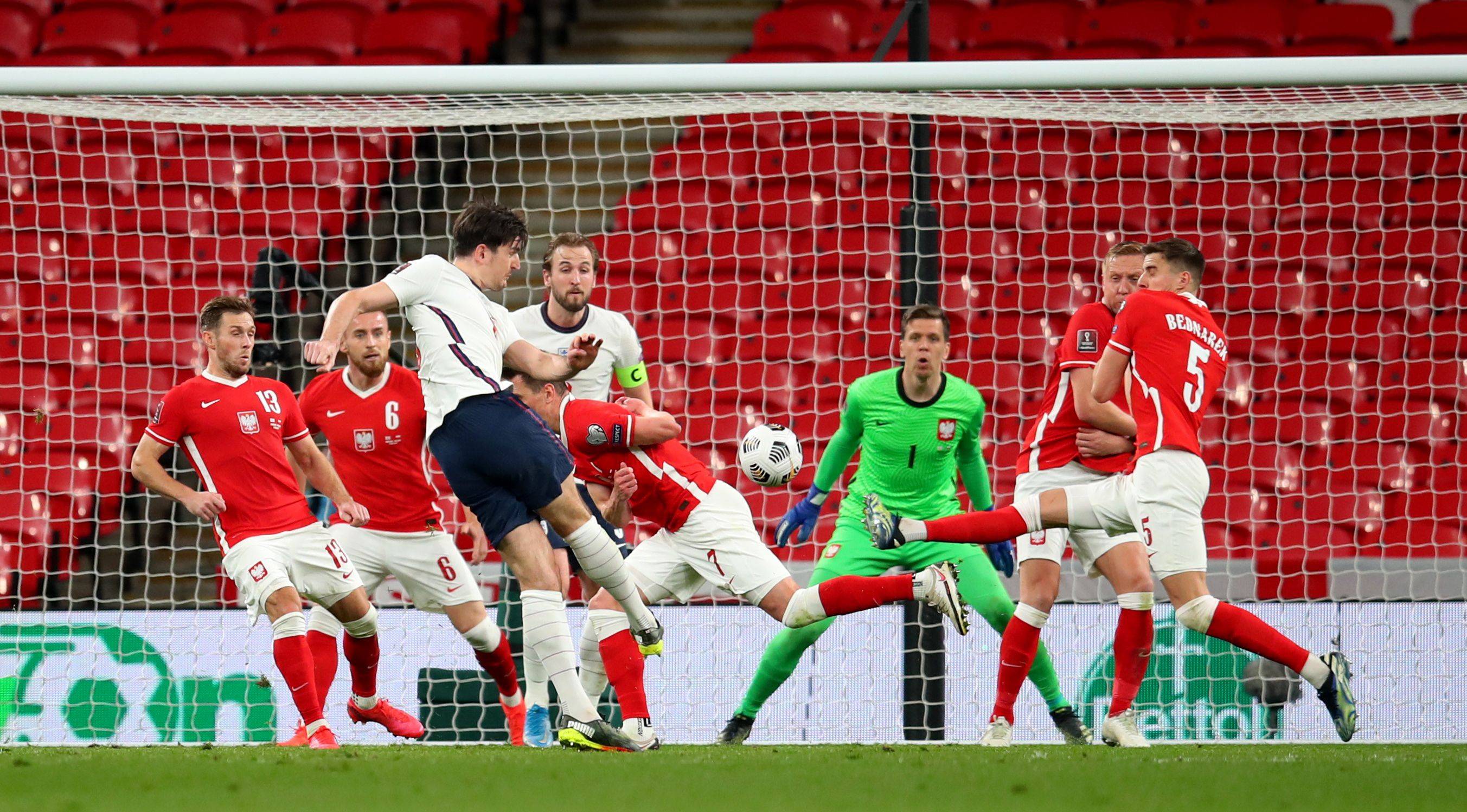 波兰队碾压英格兰队，马龙刷新纪录的简单介绍