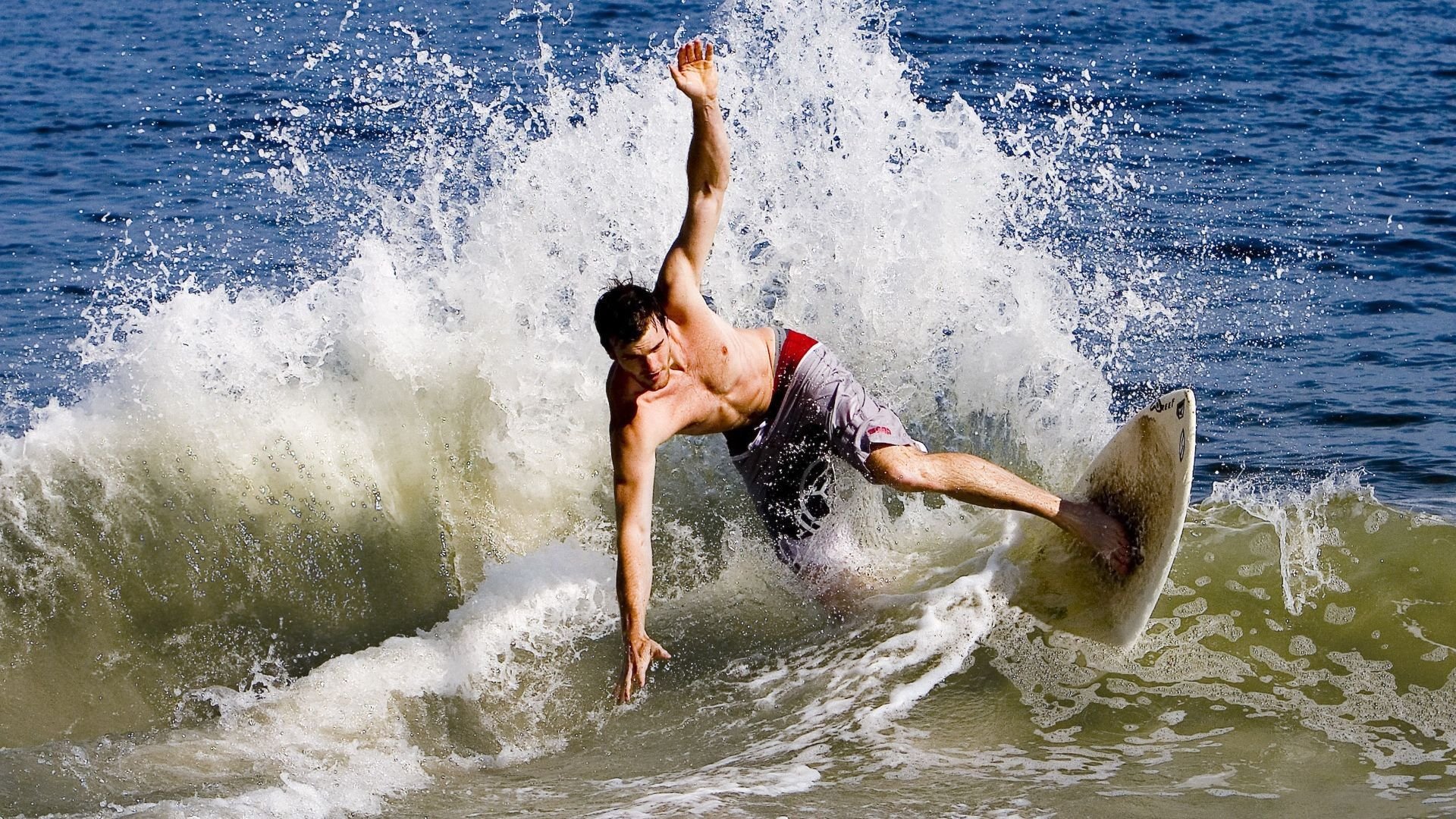 佩德里爆发点燃巴萨，摩洛哥旋风一波带走马赛—双线战场的战术革命