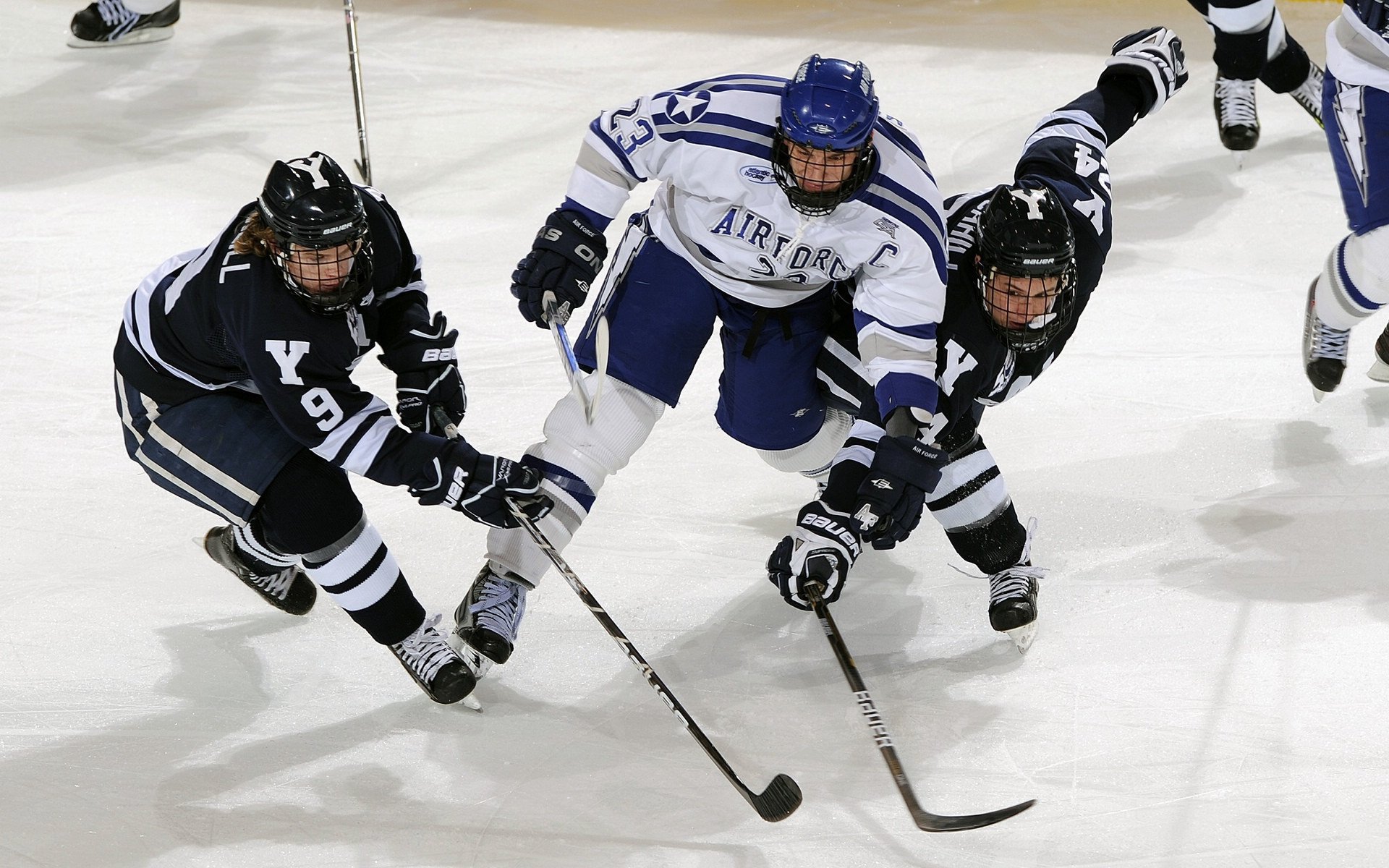 孤胆英雄米切尔扛起全队,湖人淘汰赛力克北京队